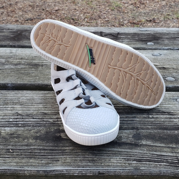 💕Earth Perforated Sneakers - Picture 5 of 5